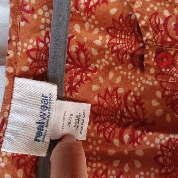 Realwear Longsleeve Blouse and Shorts Set Red and Brown Floral Design.Size 26/28 - Picture 4 of 9